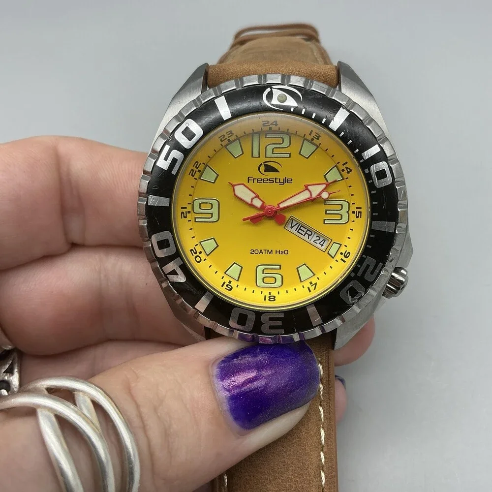 Freestyle Black Tip 2 Shark Mens Watch 43mm Yellow Dial 200m C275-05 New Battery